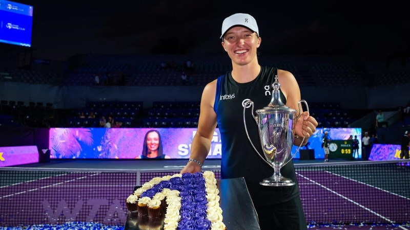 Švjonteka grauj WTA sezonas finālā un atgriežas pasaules tronī
