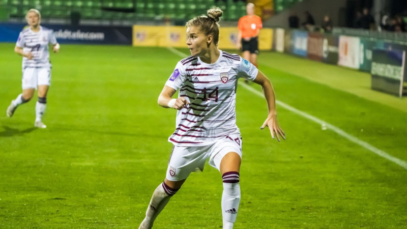 Latvietes otrajā puslaikā sarūpē intrigu pret rangā krietni augstāk esošo Slovākiju