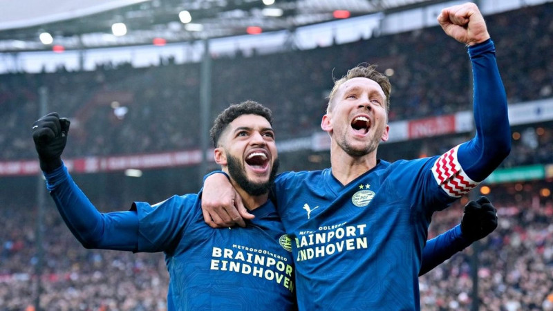 PSV pieveic čempioni un "Eredivisie" sezonu iesāk ar 14 uzvarām 14 spēlēs