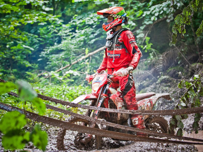 Sesto gadu pēc kārtas Tukuma novadā notiks Hard Enduro sacensības “RocketBiker 2024”