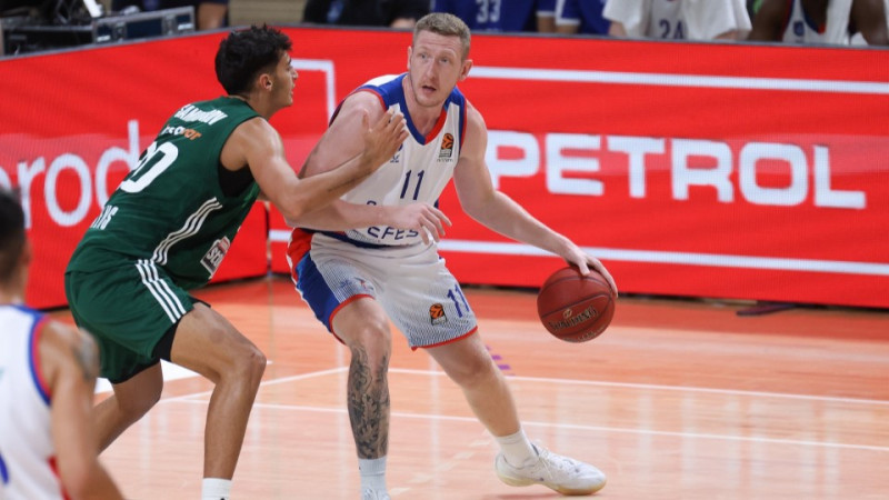 Šmits palīdz "Anadolu Efes" pārspēt "Žalgiri" un triumfēt "Gloria cup" turnīrā