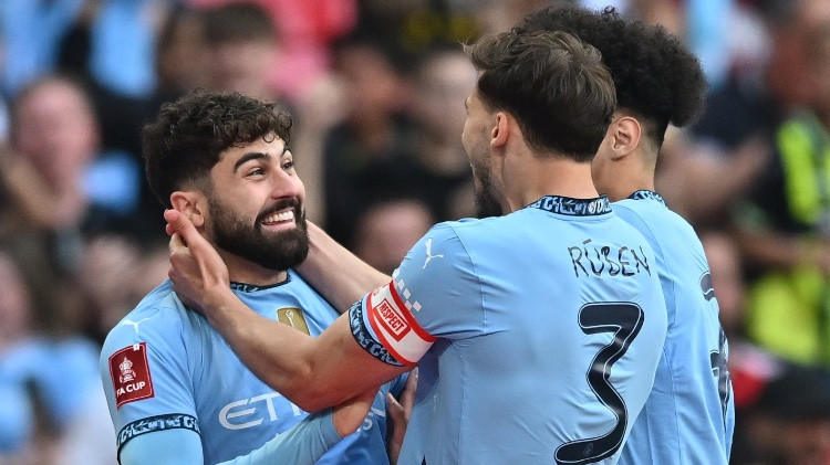 Premjerlīgas čempiones pilnvaras nolikusī "Man City" sasniedz FA kausa finālu