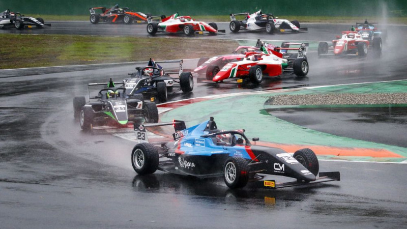 F4 pilots: "F1 akadēmijas jaunajiem braucējiem par dalību prasa naudu"