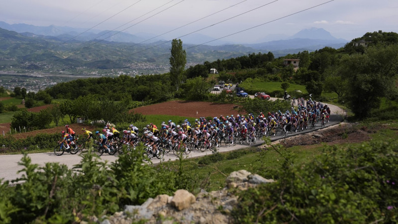Liepiņš debijā Giro d'Italia velobraucienā otrā simta vidū