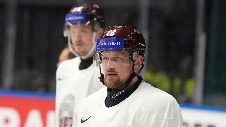 Vītoliņš izlases sastāvā pārbaudēm Slovākijā iekļauj trīs Bukartus, neizsauc Daugaviņu