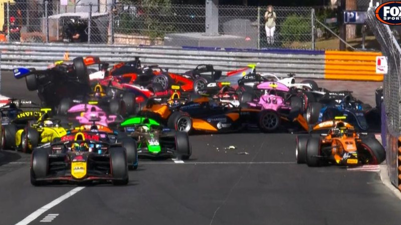 Video: F2 sacensības Monako ielās startē ar masveida sadursmi