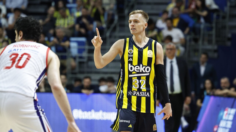 Žagars laukumā atgriežas kā viens no ražīgākajiem, "Fenerbahçe" pusfinālu iesāk pārliecinoši