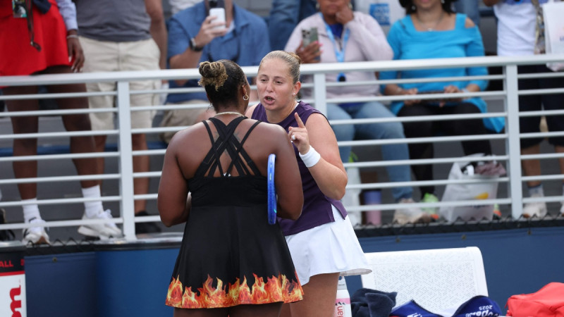 Sabaļenka: “Ostapenko cīnās ar personīgiem izaicinājumiem”; Osaka kritizē latvietes izteikumus par Taunsendu