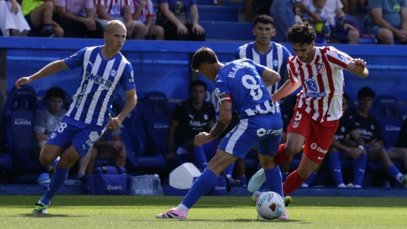 "Atlético" spēlē bezzobaini un izcīna tikai vienu punktu pret "Alavés"