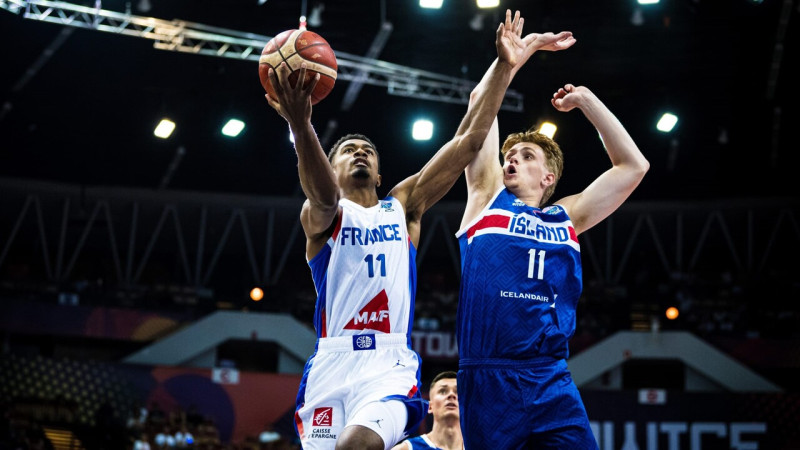 Francijai jau pirmajā puslaikā +32 un viegls skrējiens pret ziemeļniekiem