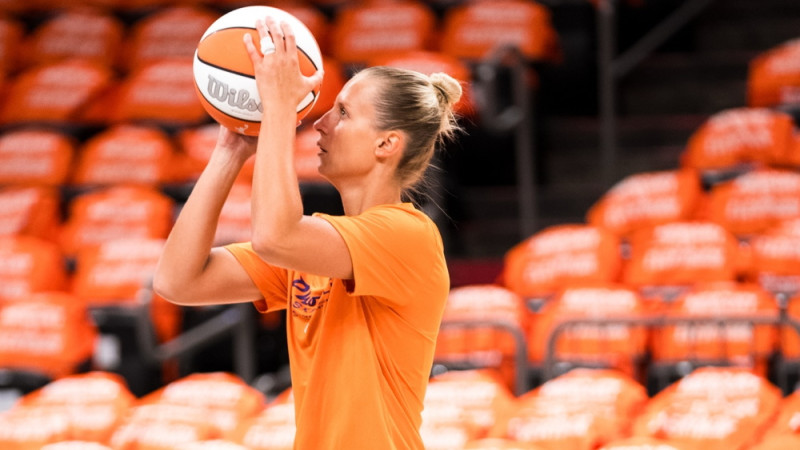 Laksas "Mercury" nonāk vienas neveiksmes attālumā no zaudējuma WNBA finālsērijā