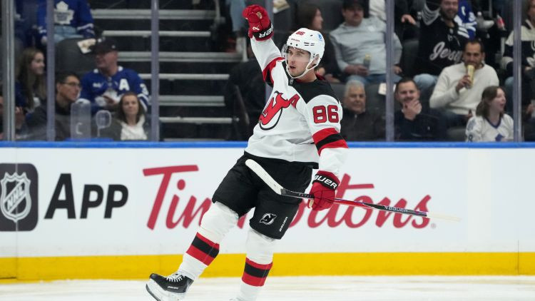 Džekam Hjūzam hat-trick Toronto, drafta pirmais numurs Šeifers turpina krāt punktus