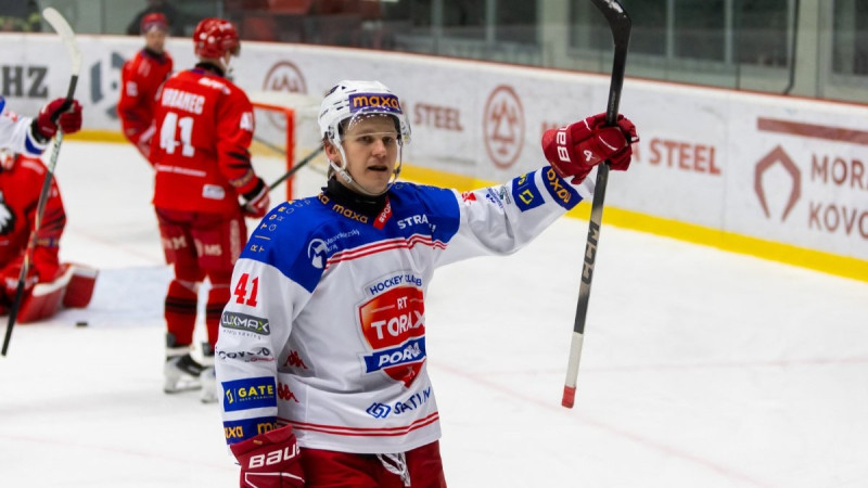 Andersonam sešu spēļu punktu virkne, Razgals iemet ceturtajā duelī pēc kārtas