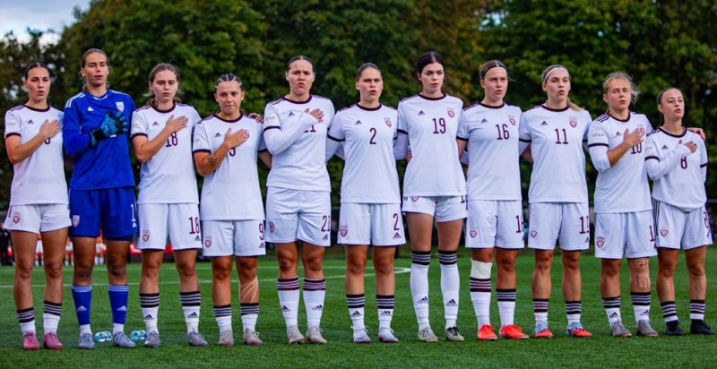 Latvijas U19 futbolistes EČ atlasi sāk ar iesistiem pieciem vārtiem