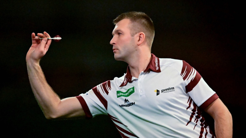 Razma uzvar pasaules čempionāta pirmajā kārtā