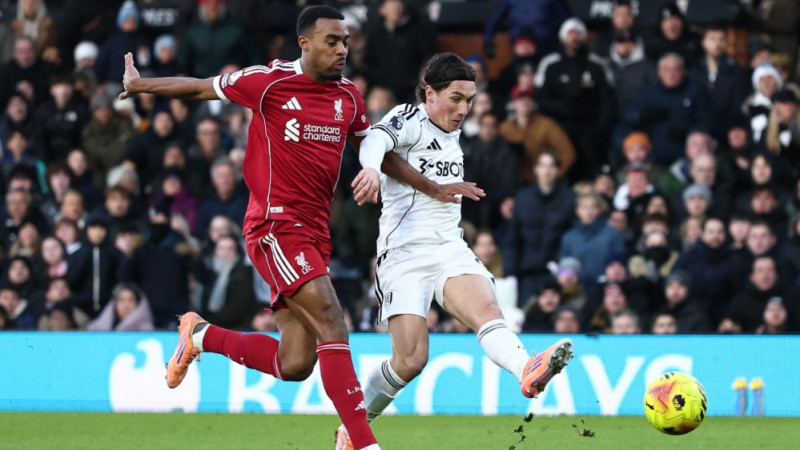 Neticama galotne un sitiens: "Liverpool" iesit kompensācijas laikā, bet izlaiž vadību