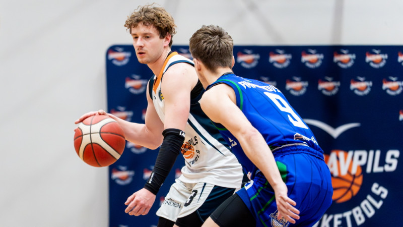 Pļavenieka 37 punkti neizvelk novājināto "Daugavpili" pret līderiem, Strautam desmit trāpīgi trejači