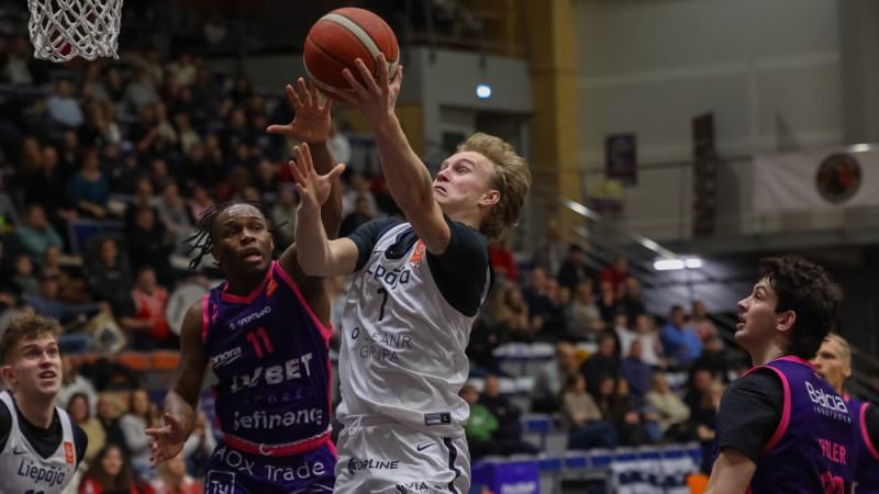 "Liepājai" pietrūkst aukstasinības, "Rīgas Zeļļi" iegūst vietu kausa pusfinālā