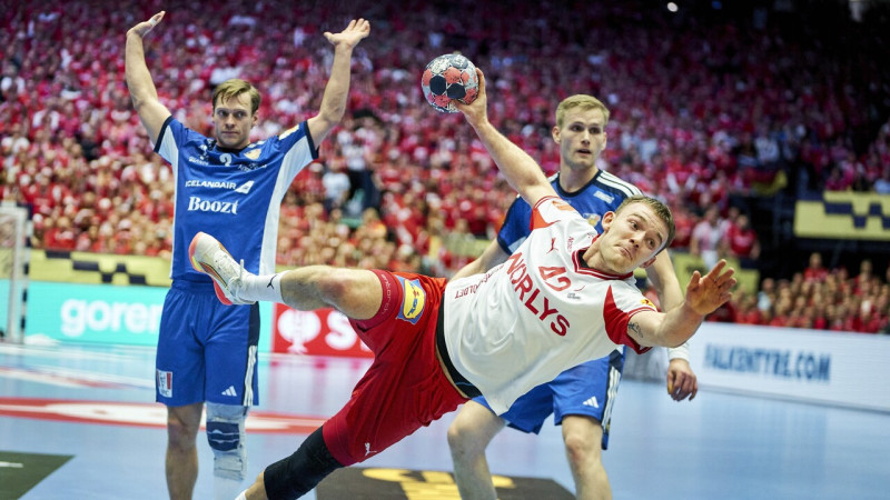 Dāņi skandināvu pusfinālā nokož islandiešus