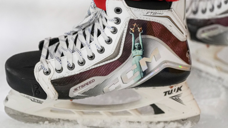 Unikāls dizains olimpiskajām spēlēm: Riharda Bukarta slidas rotā Brīvības piemineklis