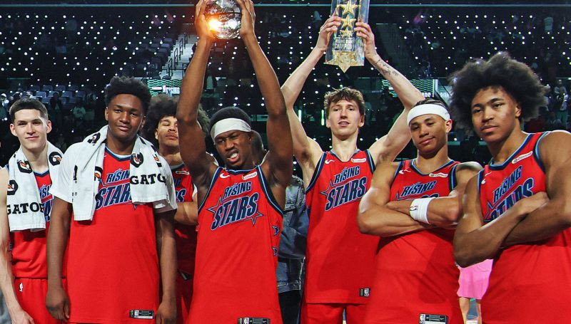 Par NBA Uzlecošo zvaigžņu turnīra MVP tiek atzīts Edžkombs