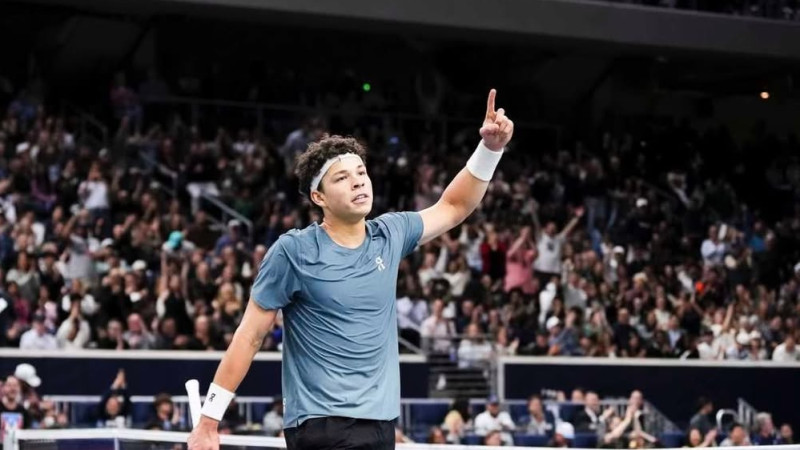 Dalasas finālā Šeltons apspēlē Fricu, Roterdamā triumfē De Minors