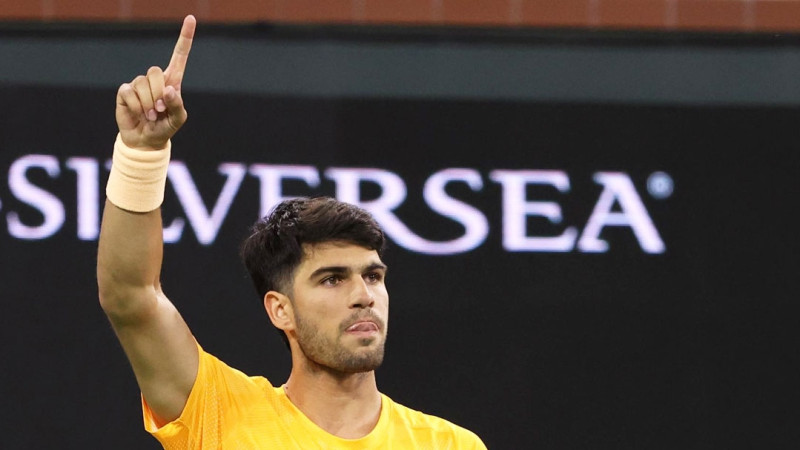 Alkarass atspēlējas un iesoļo Indianvelsas 1/8 finālā, Frics piekāpjas