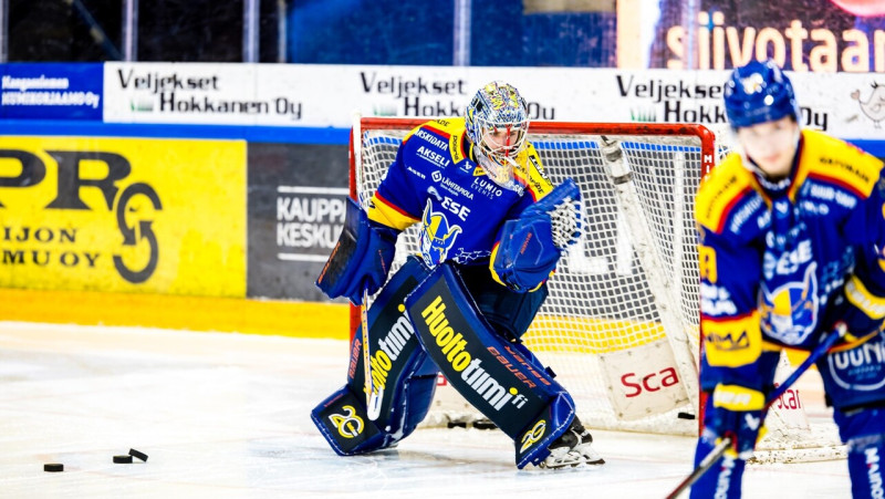 18 gadīgam latviešu vārtsargam pirmā spēle Somijas augstākajā līgā, diviem tautiešiem tur pa 0+1