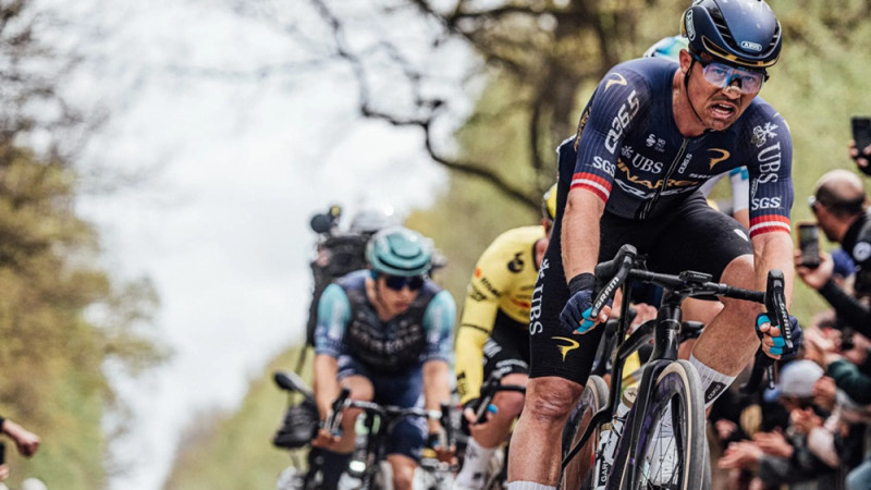 "Amstel Gold Race" ar Neilandu un Liepiņu dalībnieku vidū