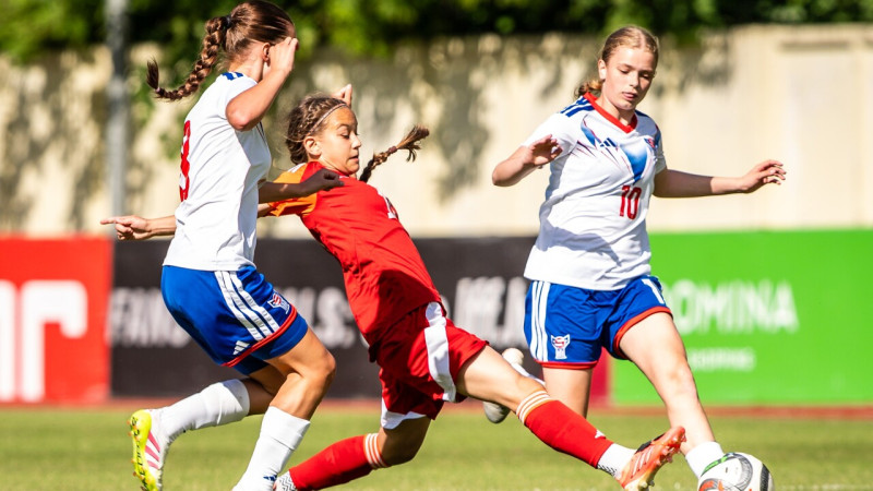 Latvijas jaunās futbolistes cieš pamatīgu sakāvi no fērietēm