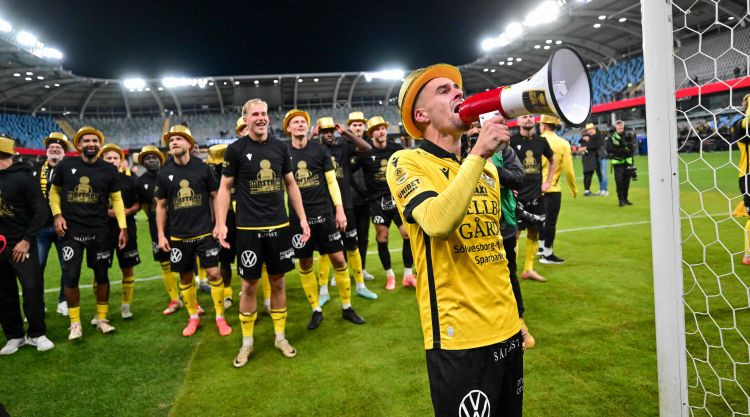 Netipisko čempionu gads: Rīgas pretiniece, Dambrausks, zviedru zvejniekciems, Tūnas 0:6