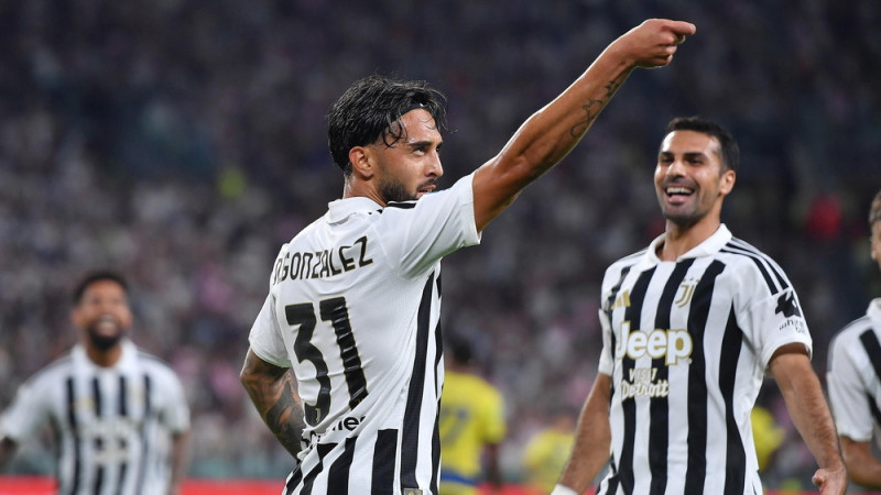 "Juventus" ar lielām grūtībām izcīna otro uzvaru pēc kārtas, "Fiorentina" grimst