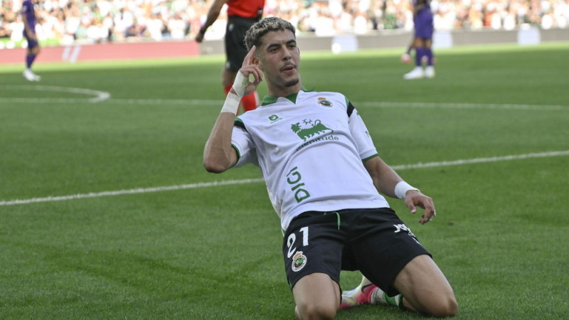 Marokāņu jaunieša hat-trick atnes "Racing" pirmo uzvaru "La Liga" 14 gados