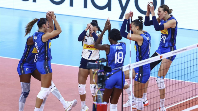 Itālijas volejbolistēm iespēja tikt pie trešās lielās trofejas