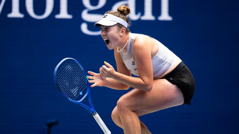 Vimbldonas čempione apspēlē Kostjuku, arī Pegula sasniedz "US Open" ceturtdaļfinālu